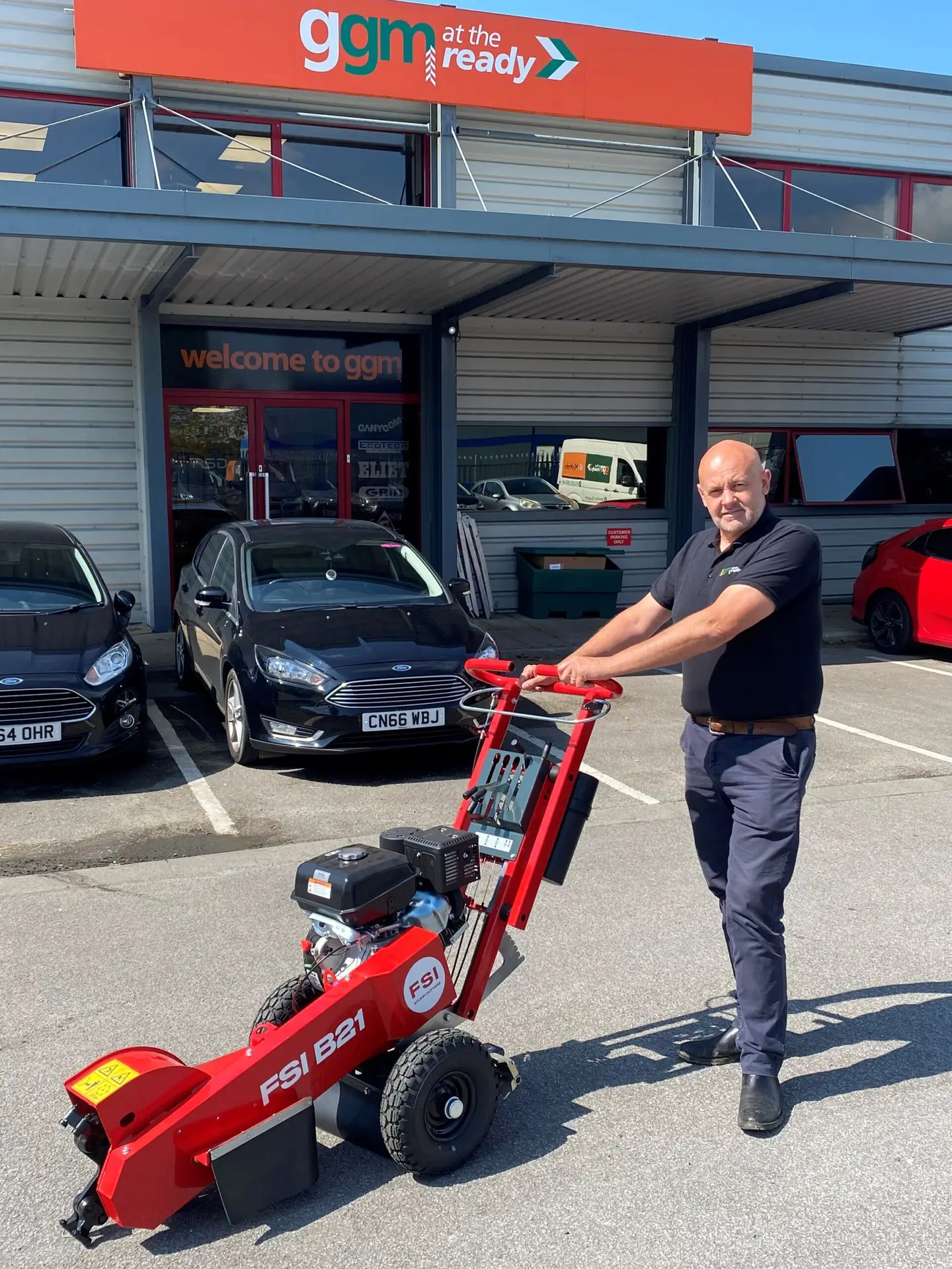 Phil Edmonson from GGM Groundscare with FSI stump grinder